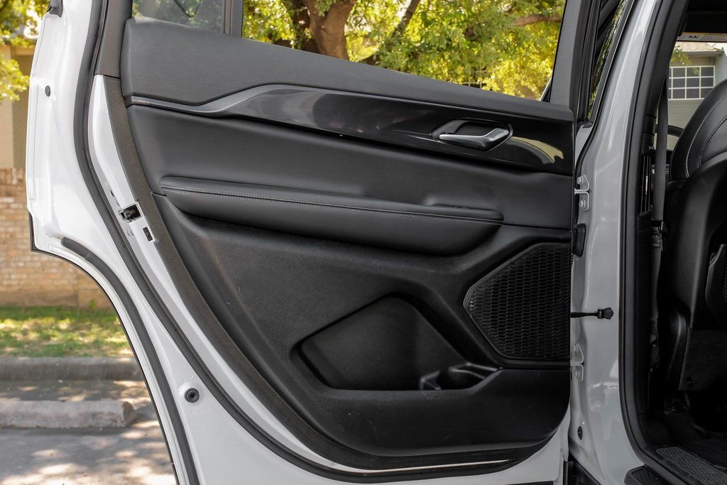 Used 2023 Jeep Grand Cherokee L Laredo image 55