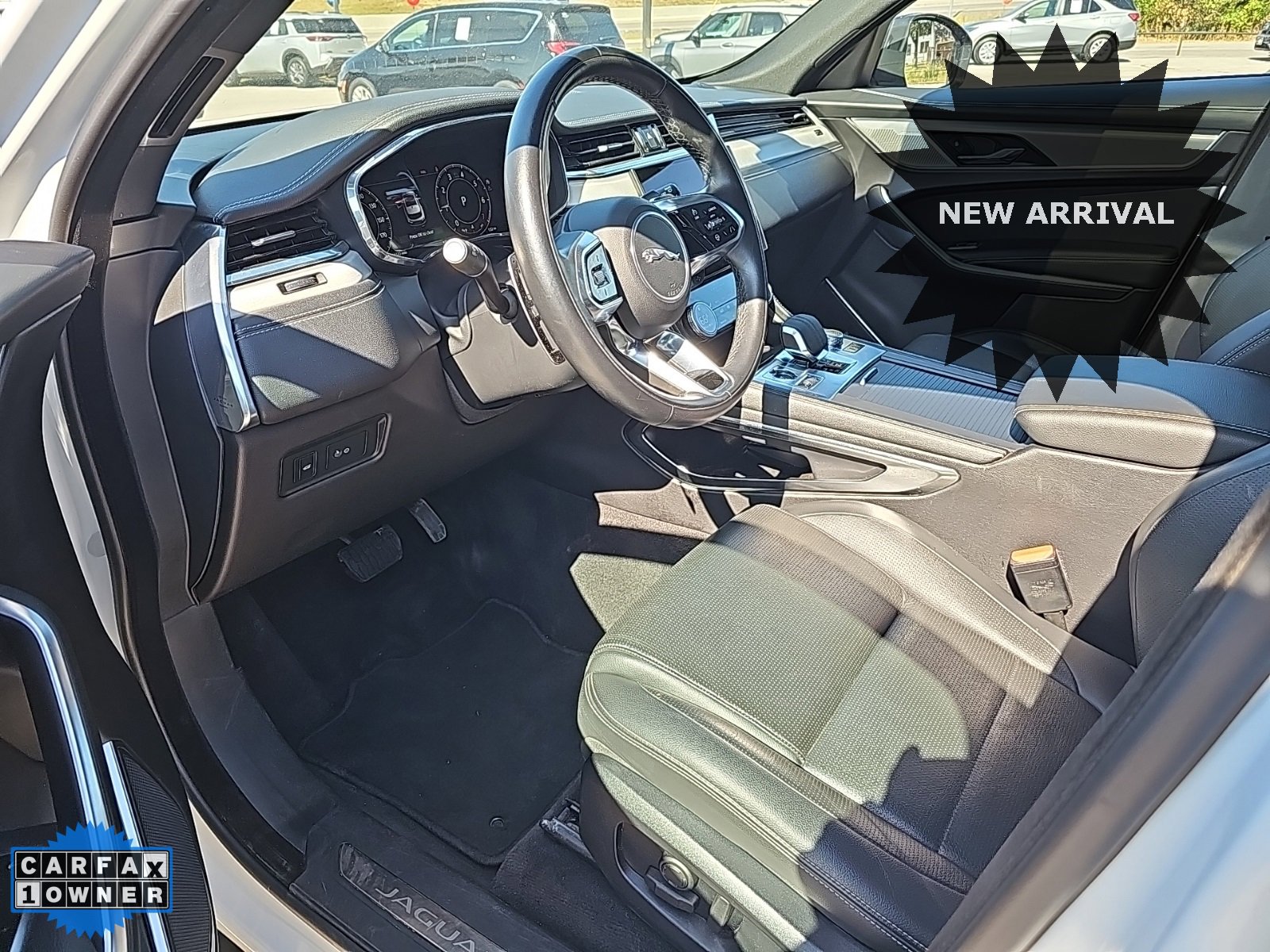 Used 2025 Jaguar F-PACE R-Dynamic S image 9