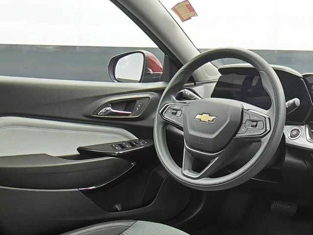 Used 2025 Chevrolet Trax LT FWD image 18