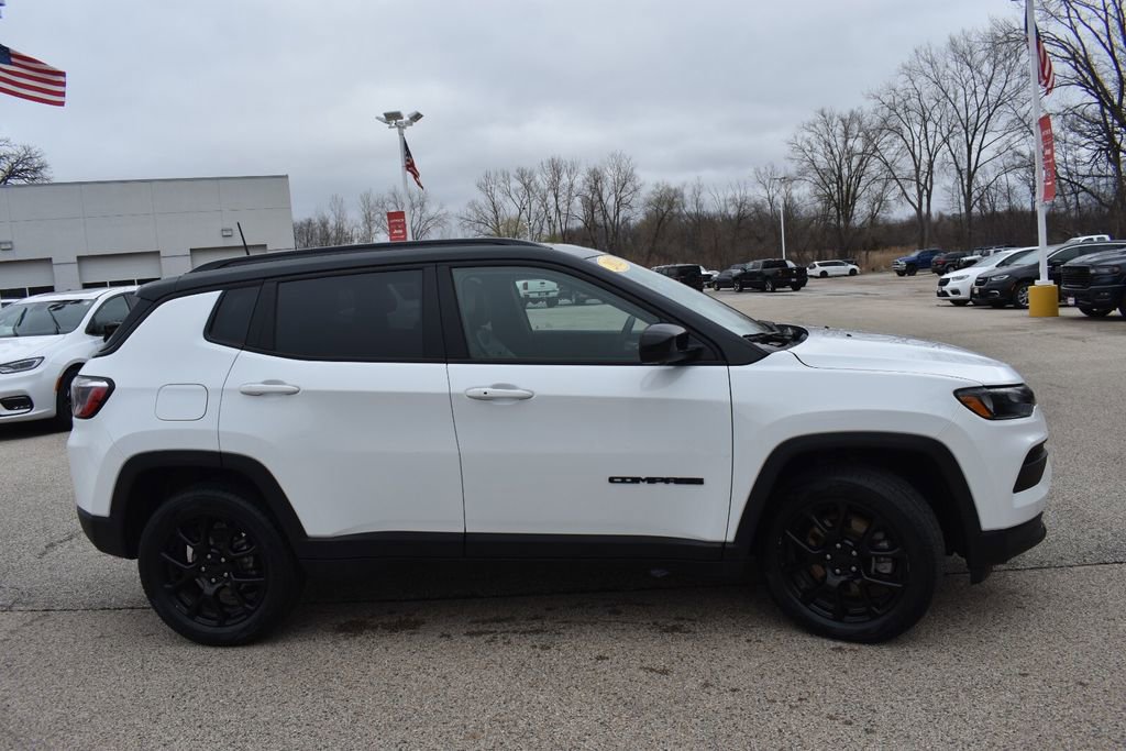 Used 2023 Jeep Compass Altitude w/ Sun and Sound Group image 9