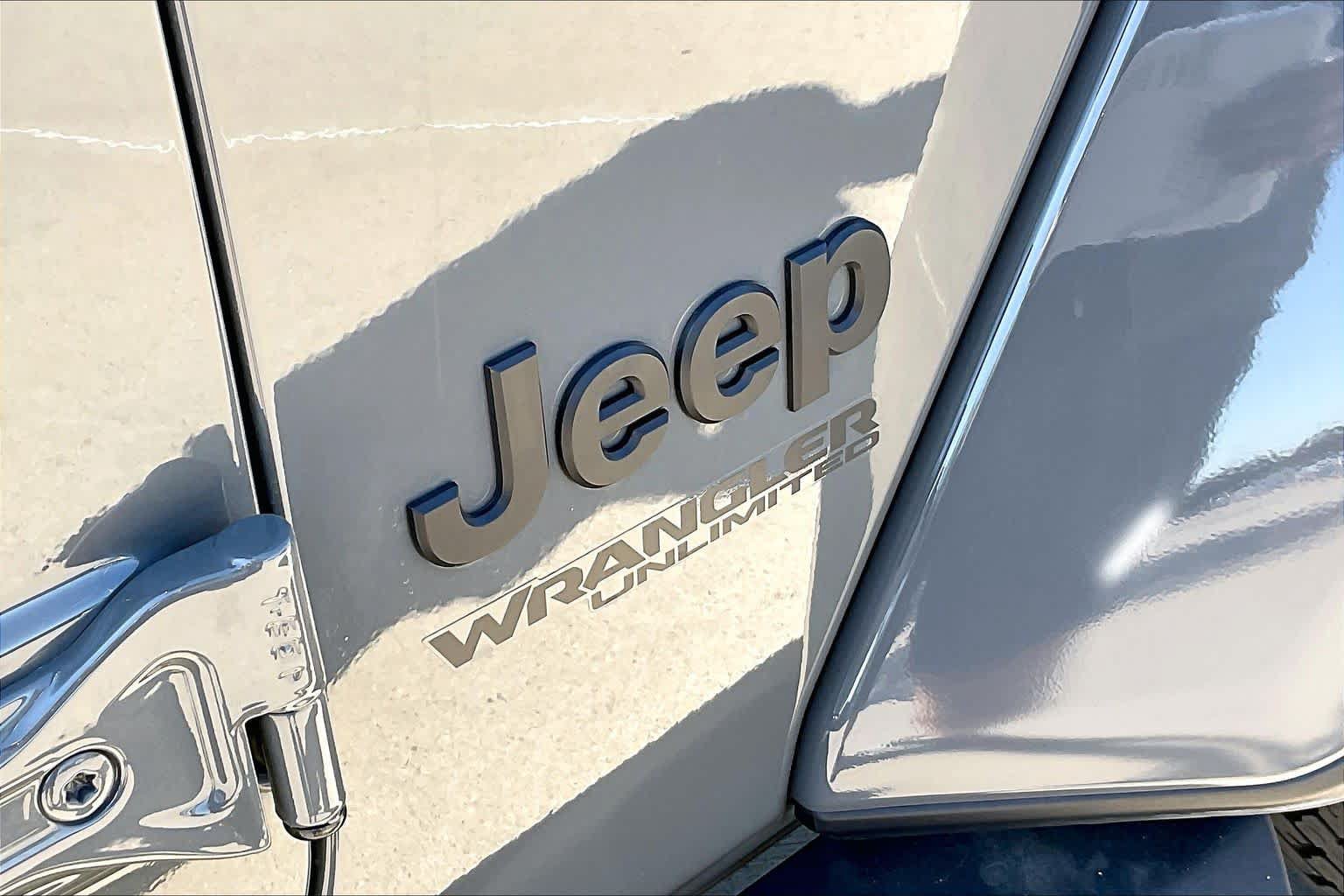 Used 2020 Jeep Wrangler Unlimited Sahara AWD/4WD image 30