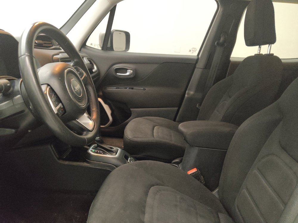 Used 2020 Jeep Renegade Latitude FWD image 17