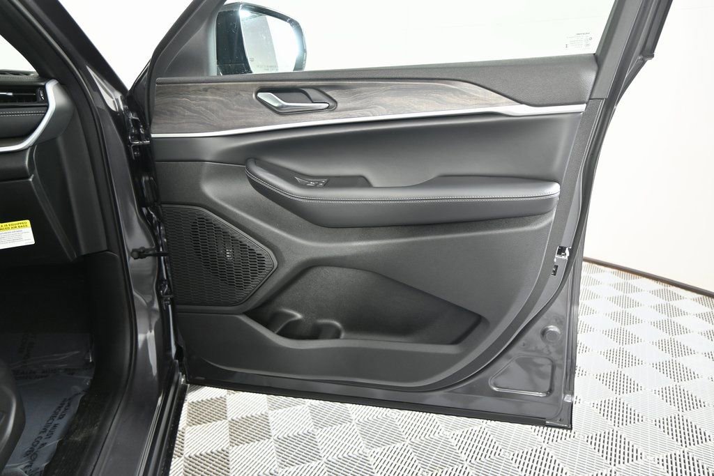 New 2026 Jeep Grand Cherokee L 4WD image 12