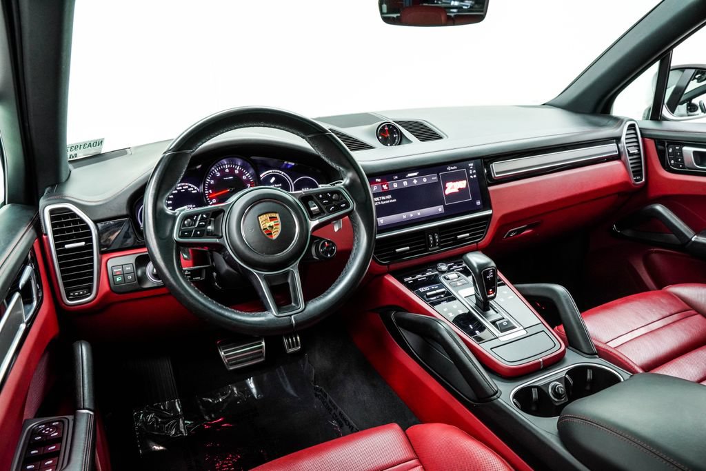 Used 2022 Porsche Cayenne S Platinum AWD/4WD image 5