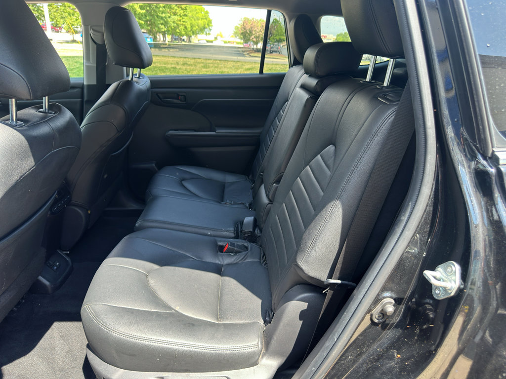 Used 2022 Toyota Highlander L FWD image 15