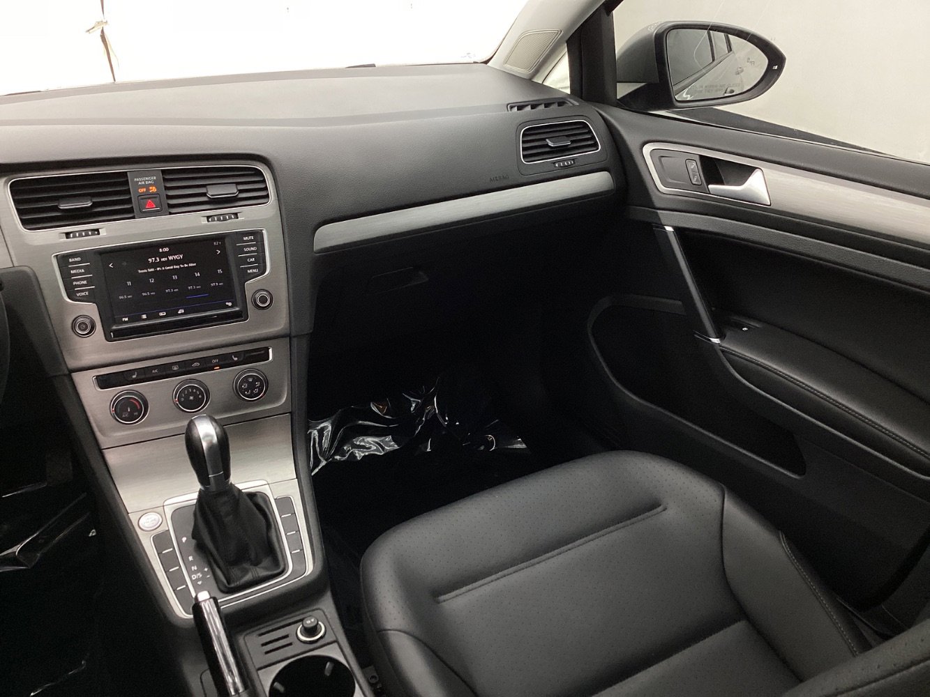 Used 2017 Volkswagen Golf Wolfsburg Edition image 27