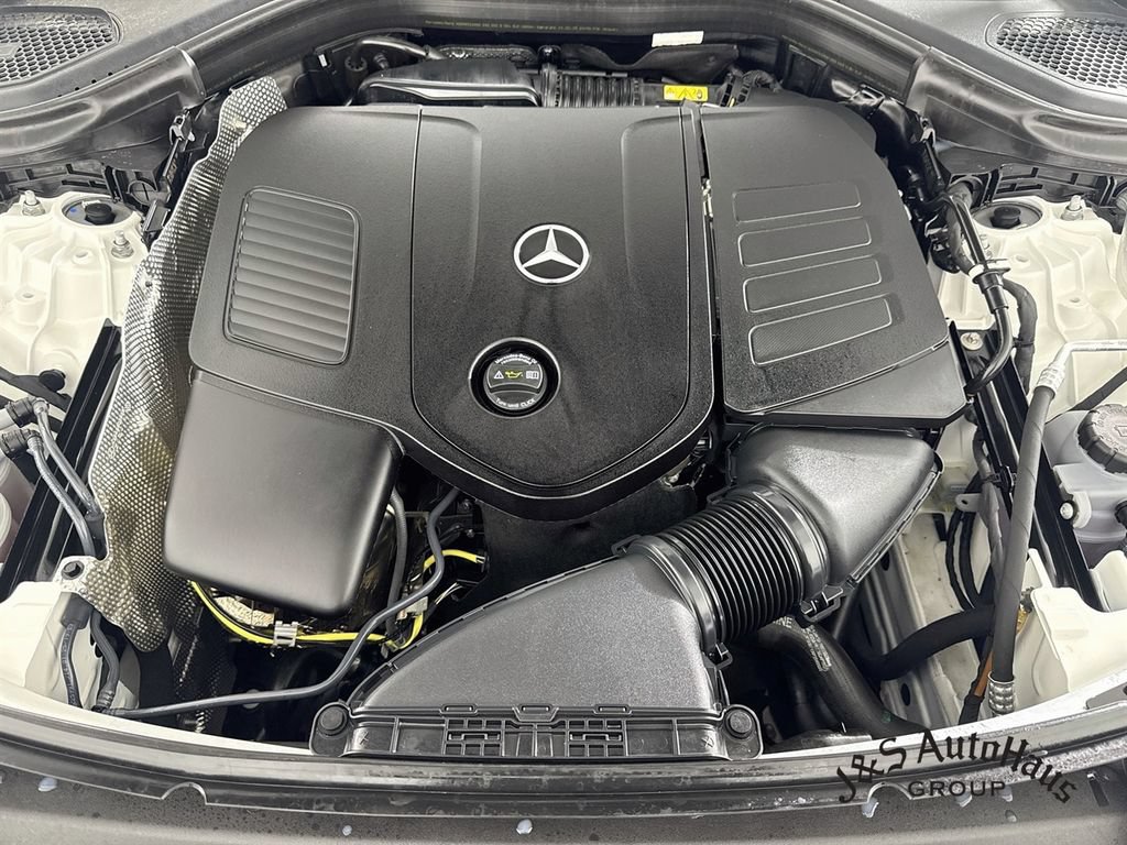 Used 2025 Mercedes-Benz GLC 300 4MATIC image 38