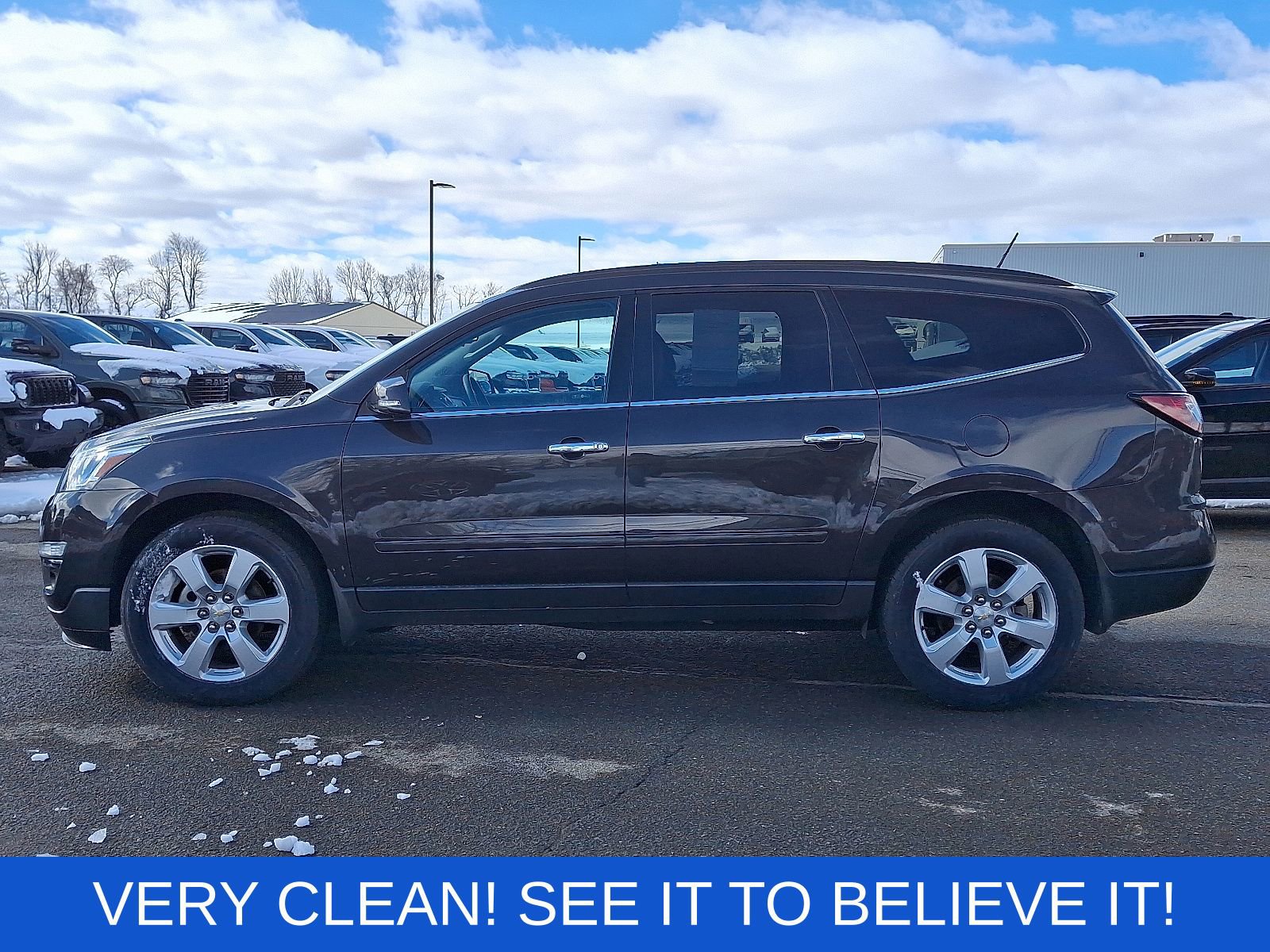 Used 2017 Chevrolet Traverse LT w/ Style and Technology Package image 4