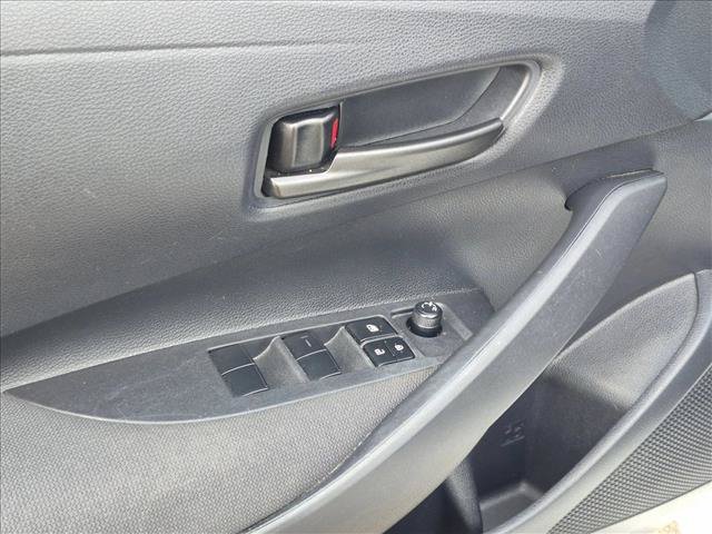 Used 2025 Toyota Corolla LE FWD image 11