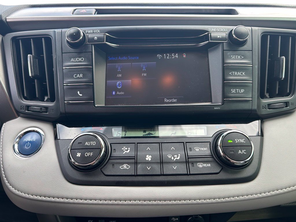 Used 2018 Toyota RAV4 LE AWD/4WD image 16