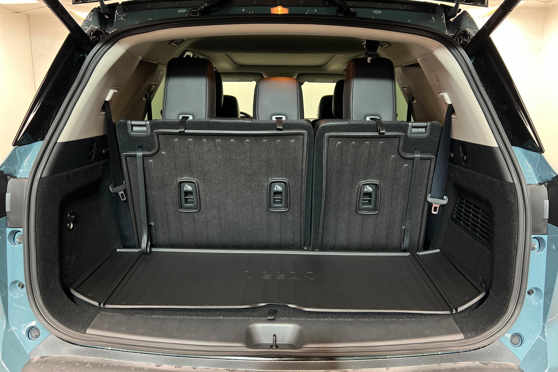 New 2026 Nissan Pathfinder Platinum AWD/4WD image 23