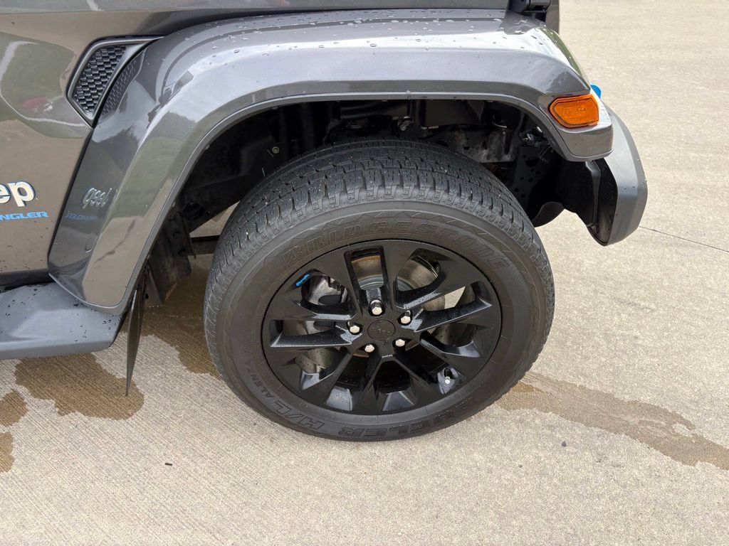 Used 2023 Jeep Wrangler Unlimited Sahara w/ Cold Weather Group AWD/4WD image 52