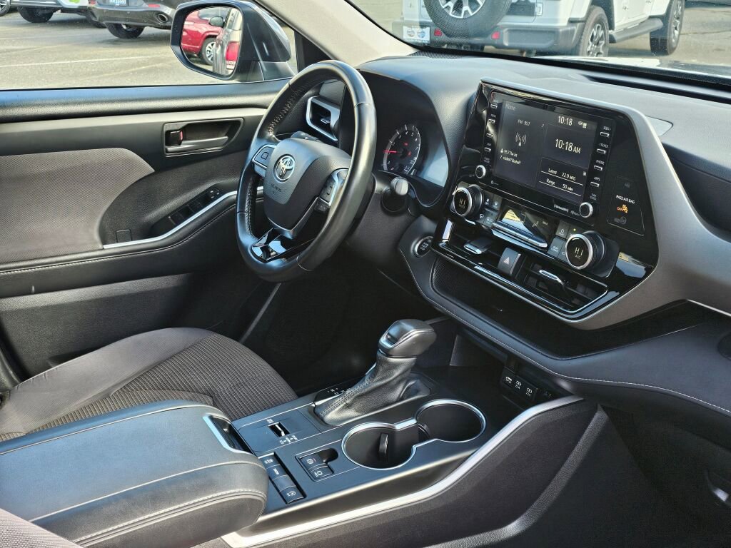 Used 2021 Toyota Highlander LE image 11