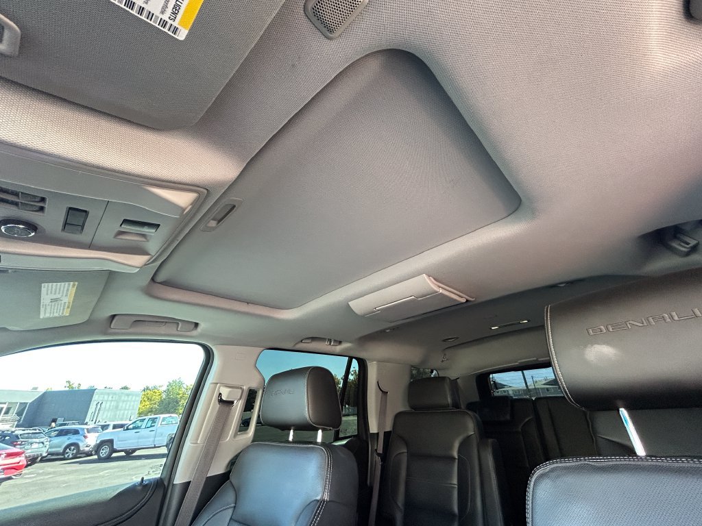Used 2015 GMC Yukon Denali w/ Touring Package AWD/4WD image 27