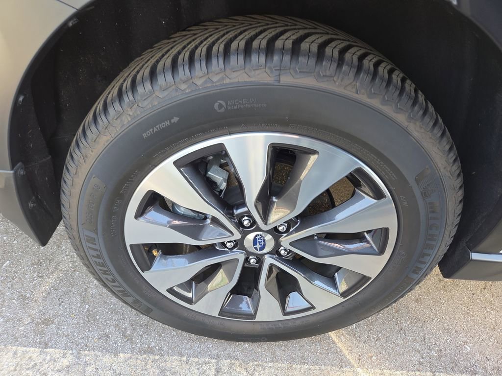 Used 2025 Subaru Outback Touring XT AWD/4WD image 4