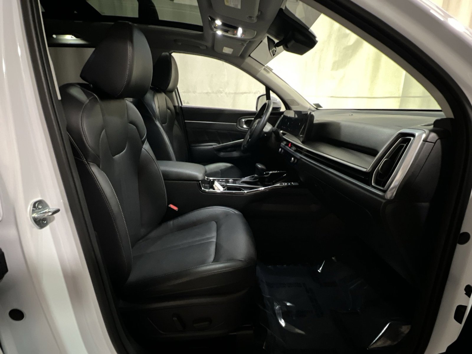 Used 2024 Kia Sorento SX FWD image 41