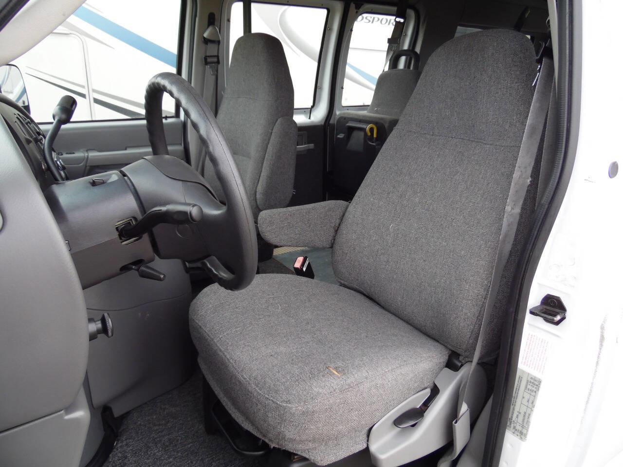 Used 2004 Ford E-250 and Econoline 250 Extended image 3