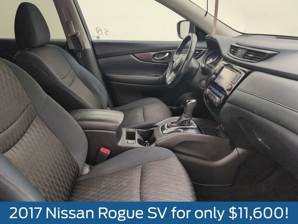 Used 2017 Nissan Rogue SV w/ SV Premium Package image 15