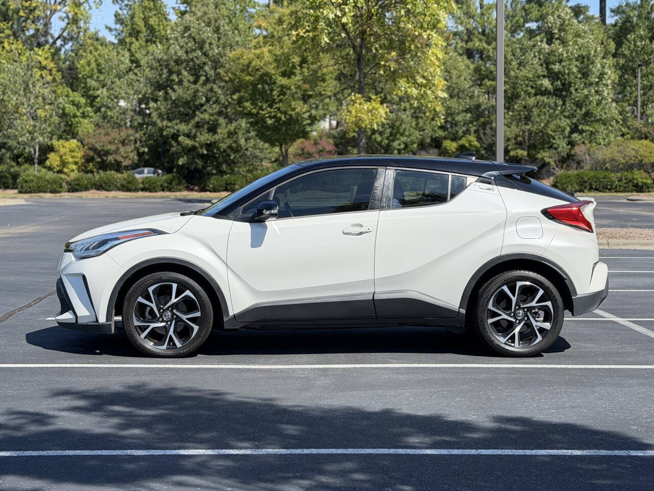 Used 2020 Toyota C-HR XLE FWD image 5
