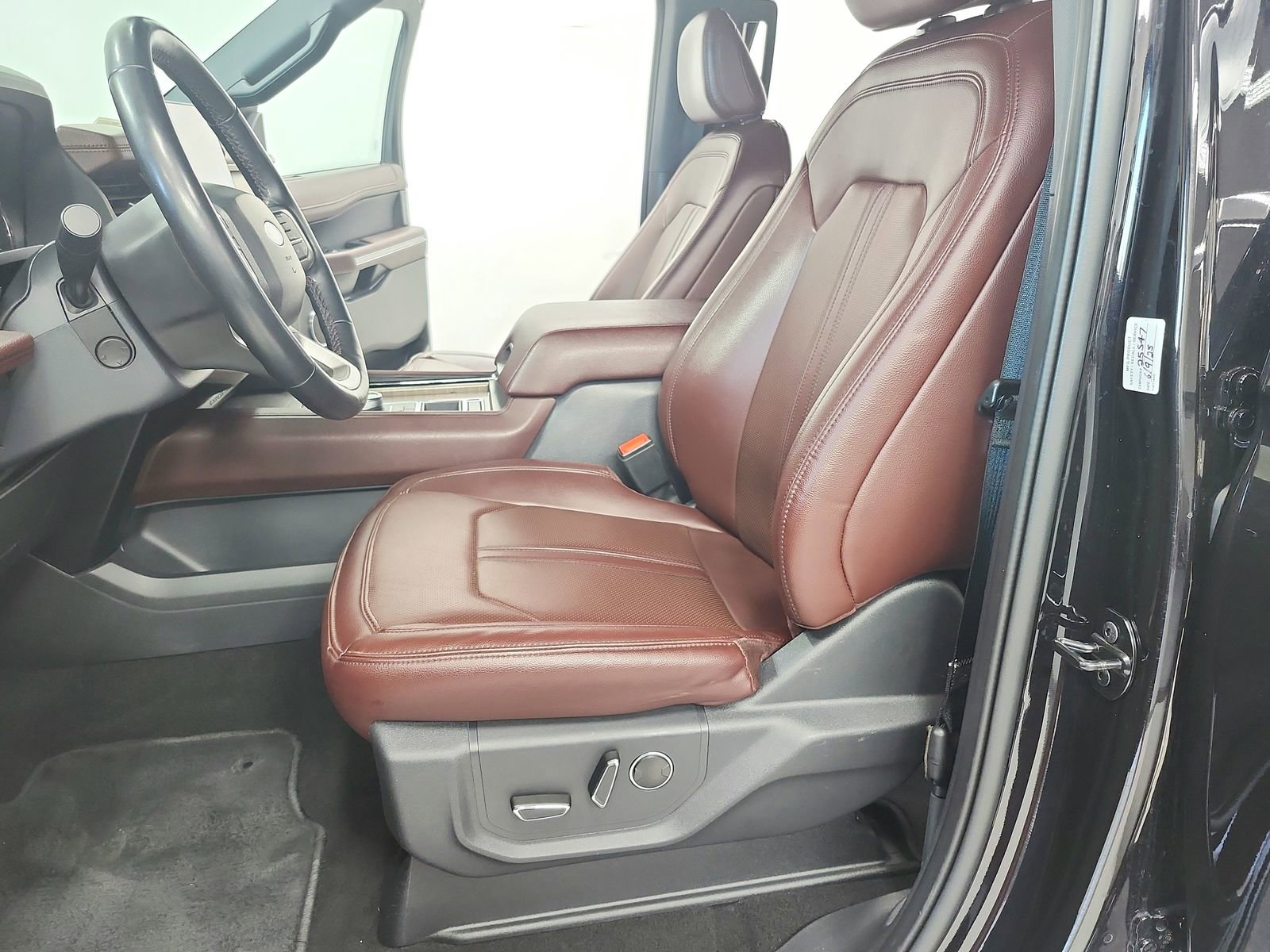 Used 2024 Ford Expedition Limited image 19