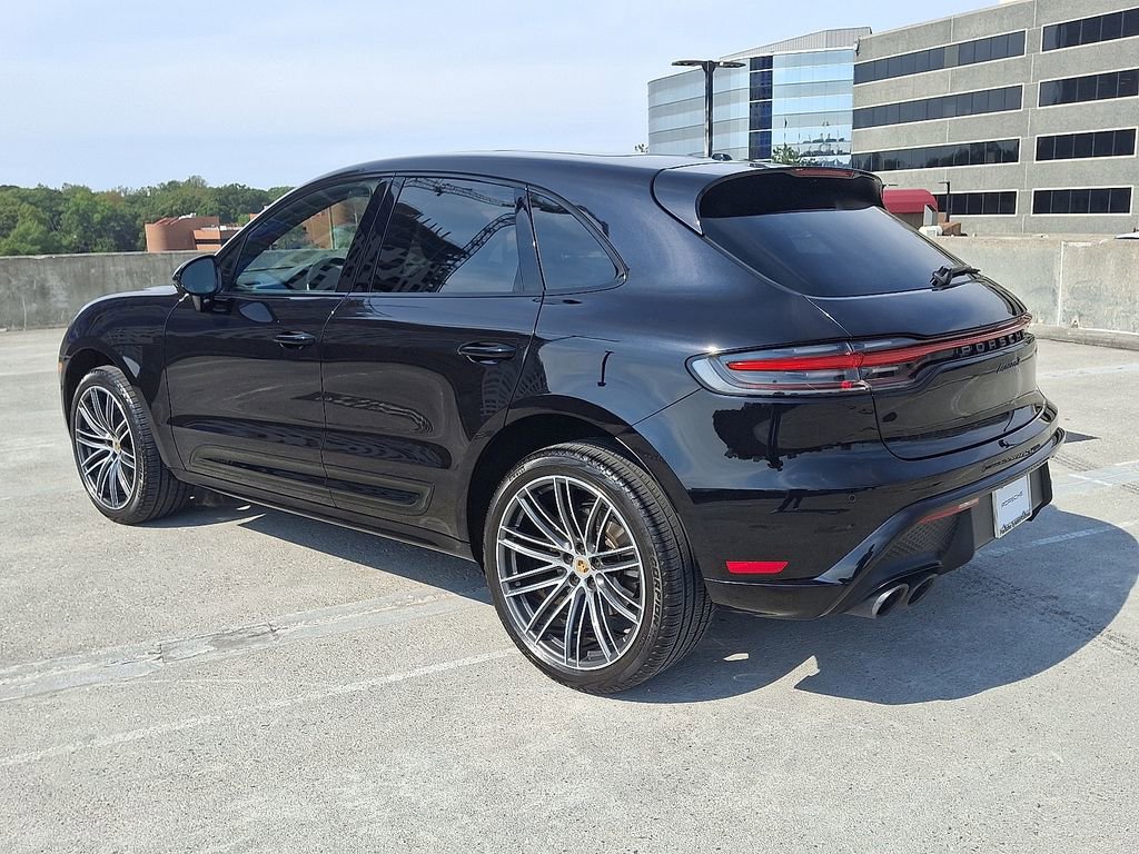 Certified 2025 Porsche Macan image 3