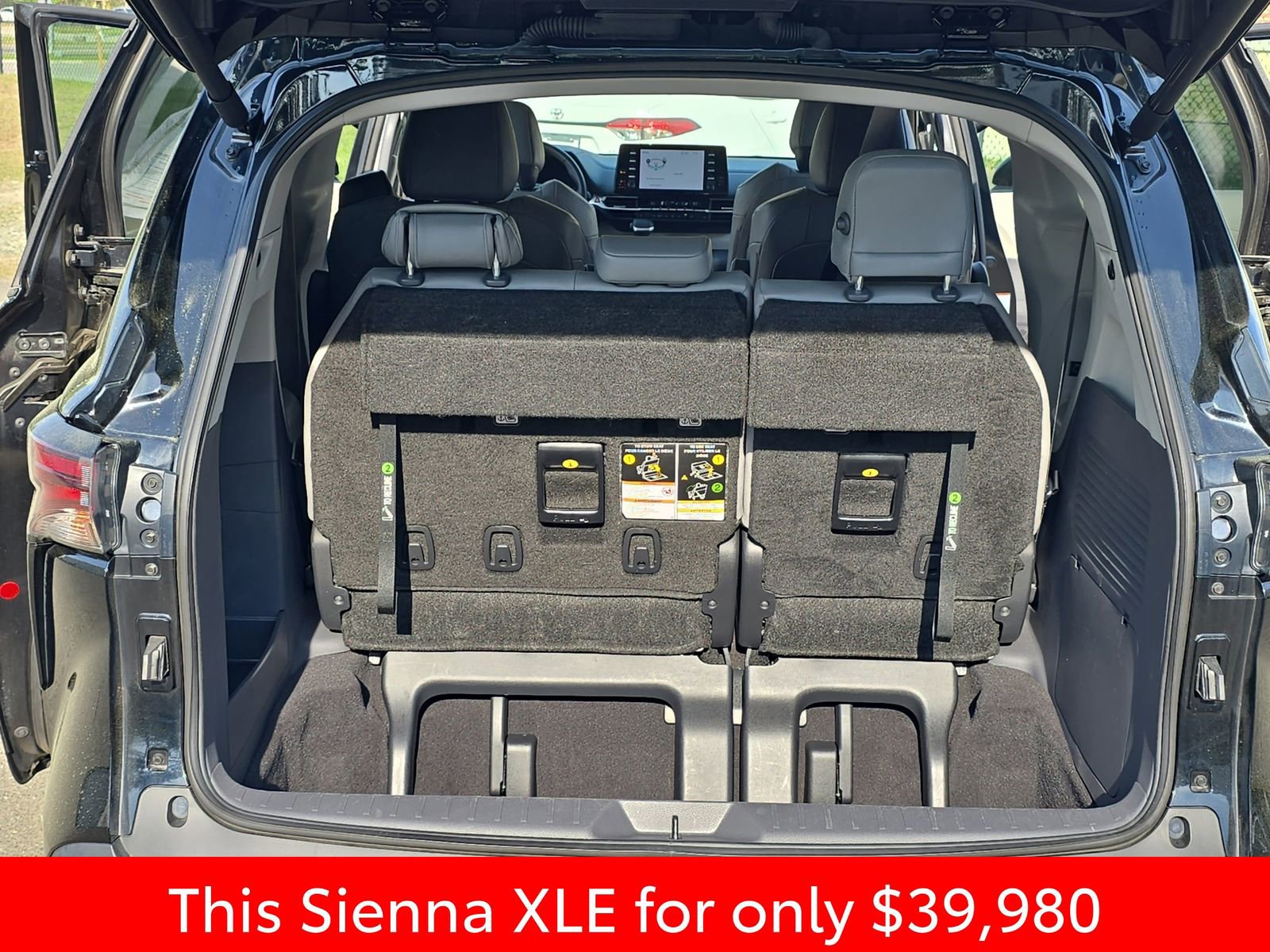 Used 2023 Toyota Sienna XLE image 18