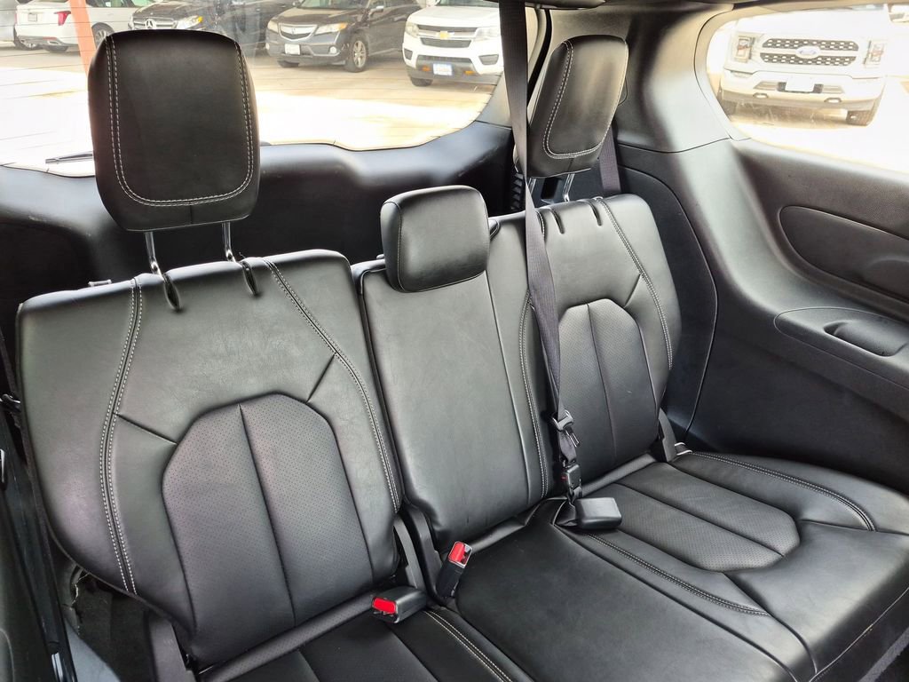 Used 2025 Chrysler Pacifica Select FWD image 26