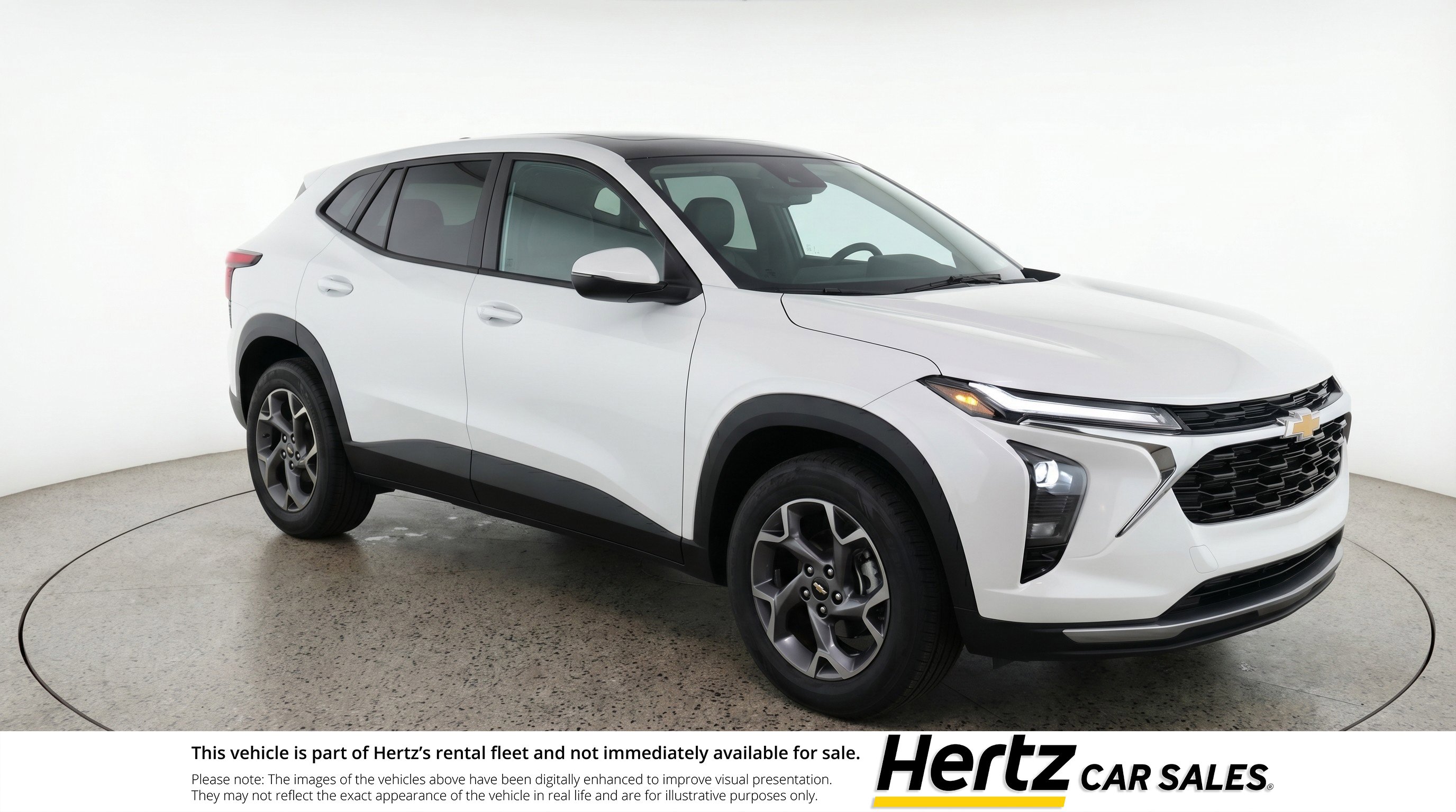 Used 2025 Chevrolet Trax LT FWD image 1