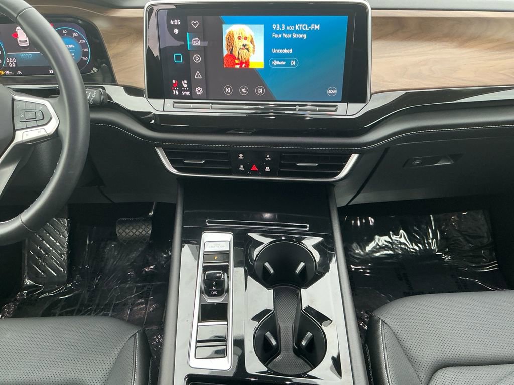 Used 2025 Volkswagen Atlas SE image 11