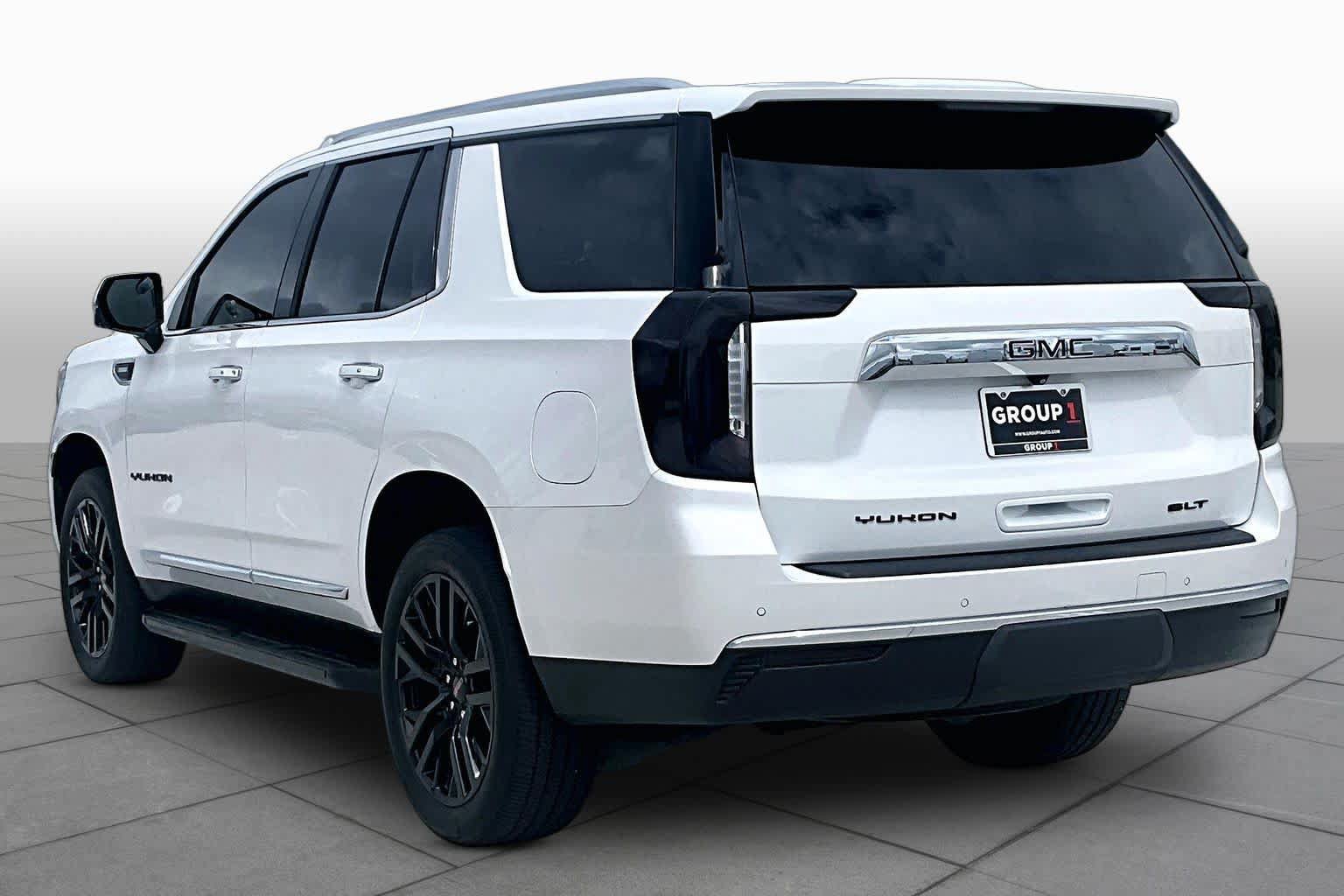 Used 2024 GMC Yukon SLT w/ SLT Luxury Package RWD image 12