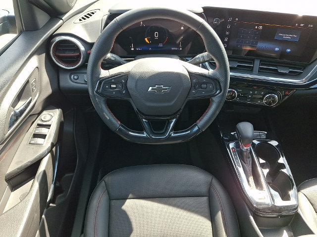 Used 2025 Chevrolet Trax RS w/ Driver Confidence Package FWD image 3