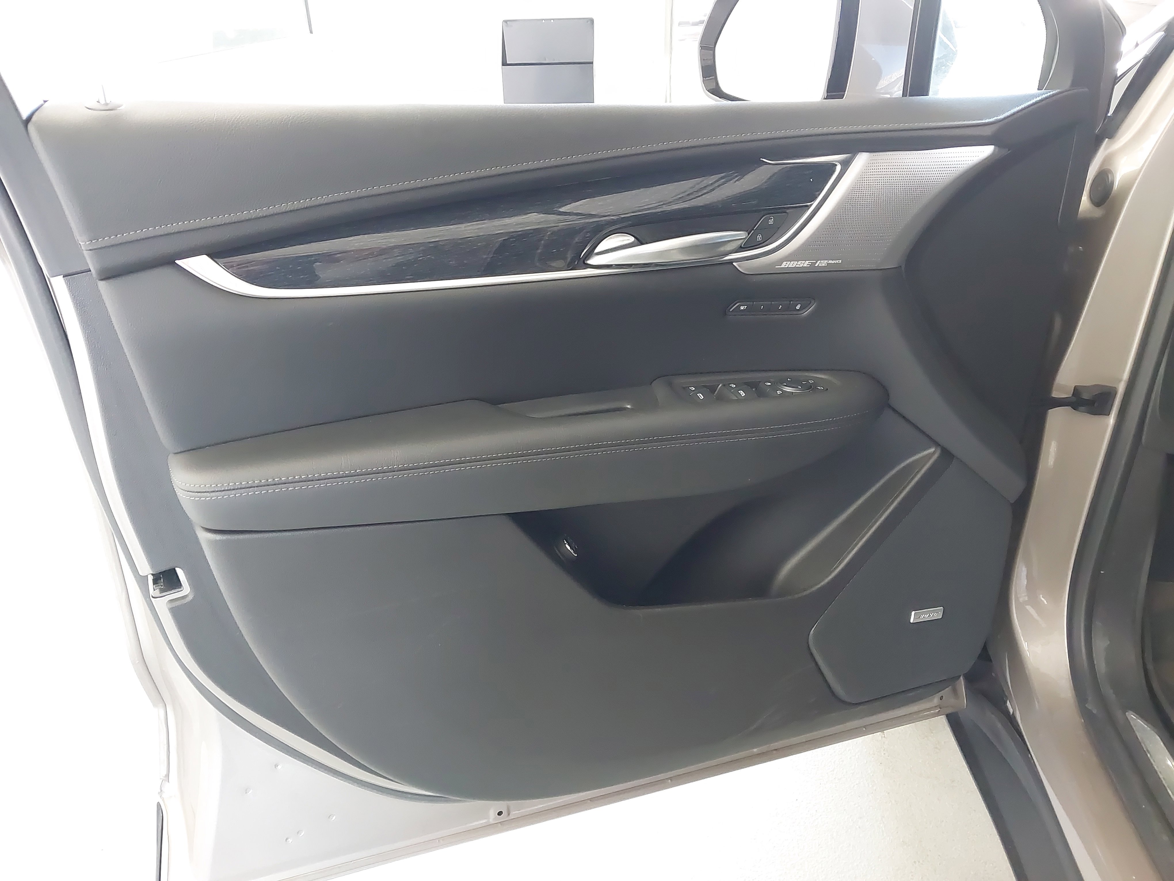 Used 2022 Cadillac XT5 Premium Luxury w/ LPO, Floor Liner Package image 25
