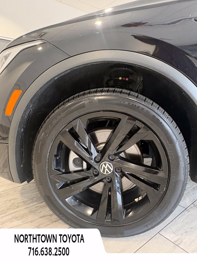 Used 2024 Volkswagen Tiguan SE R-Line AWD/4WD image 9