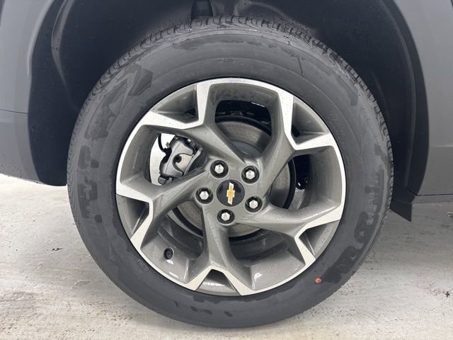 New 2026 Chevrolet Trax LT w/ Driver Confidence Package FWD image 32