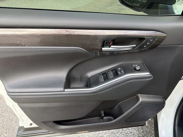 New 2026 Toyota Highlander Platinum AWD/4WD image 7