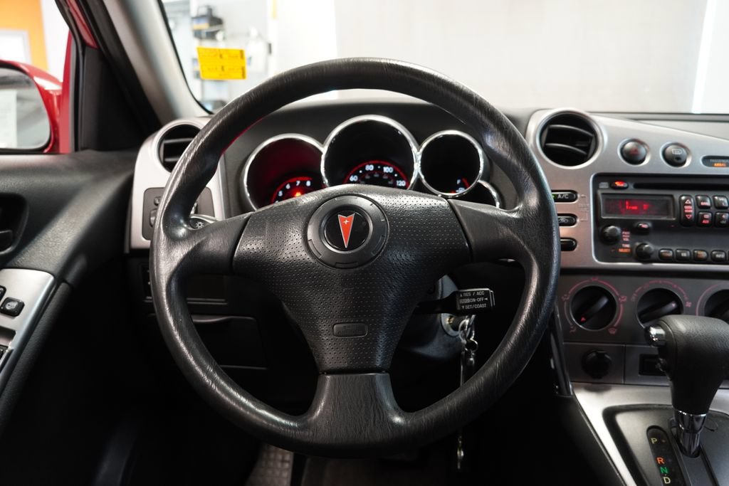 Used 2005 Pontiac Vibe w/ Power Group Value Package FWD image 16