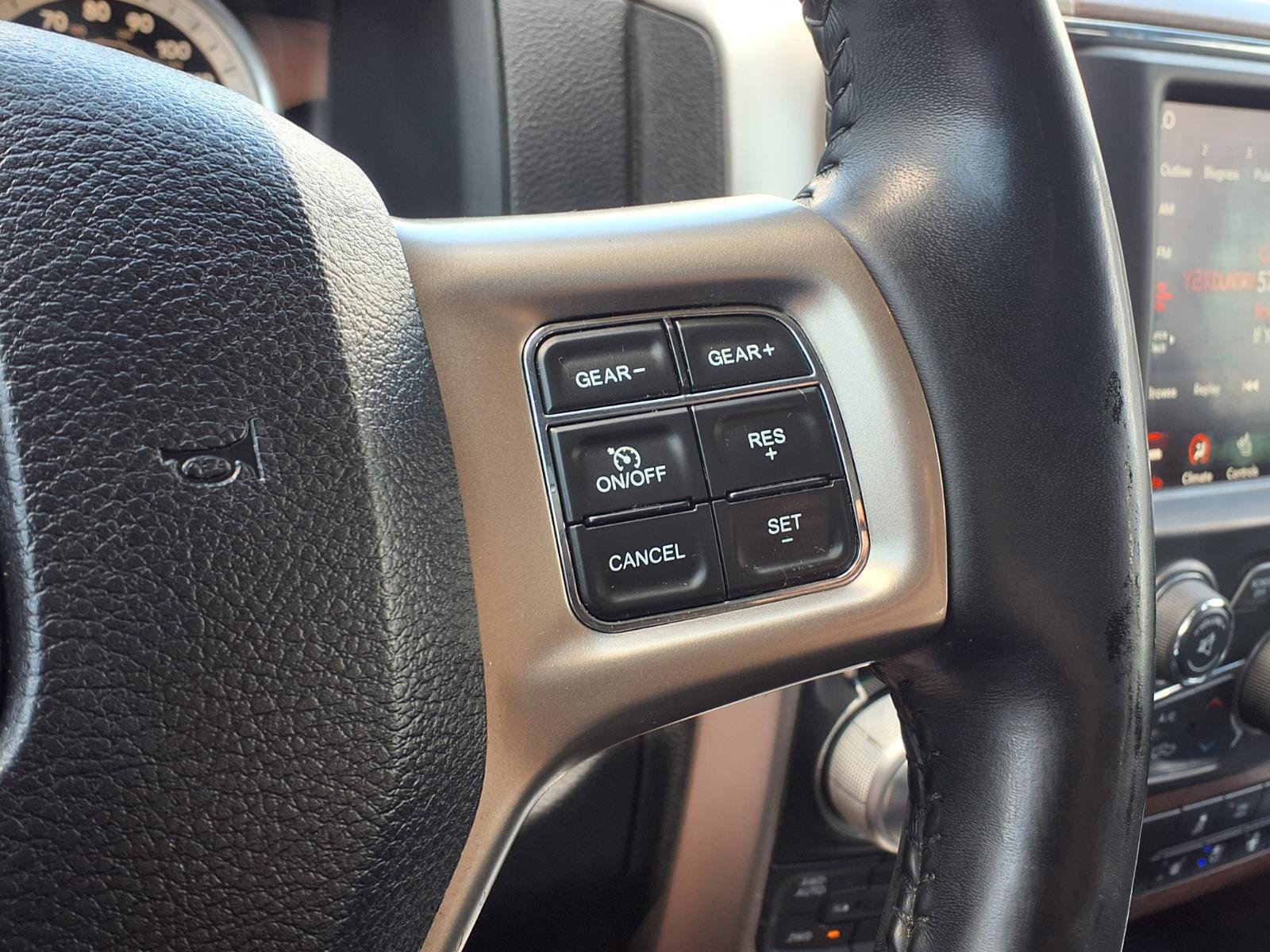 Used 2018 RAM 1500 Laramie w/ Convenience Group AWD/4WD image 28