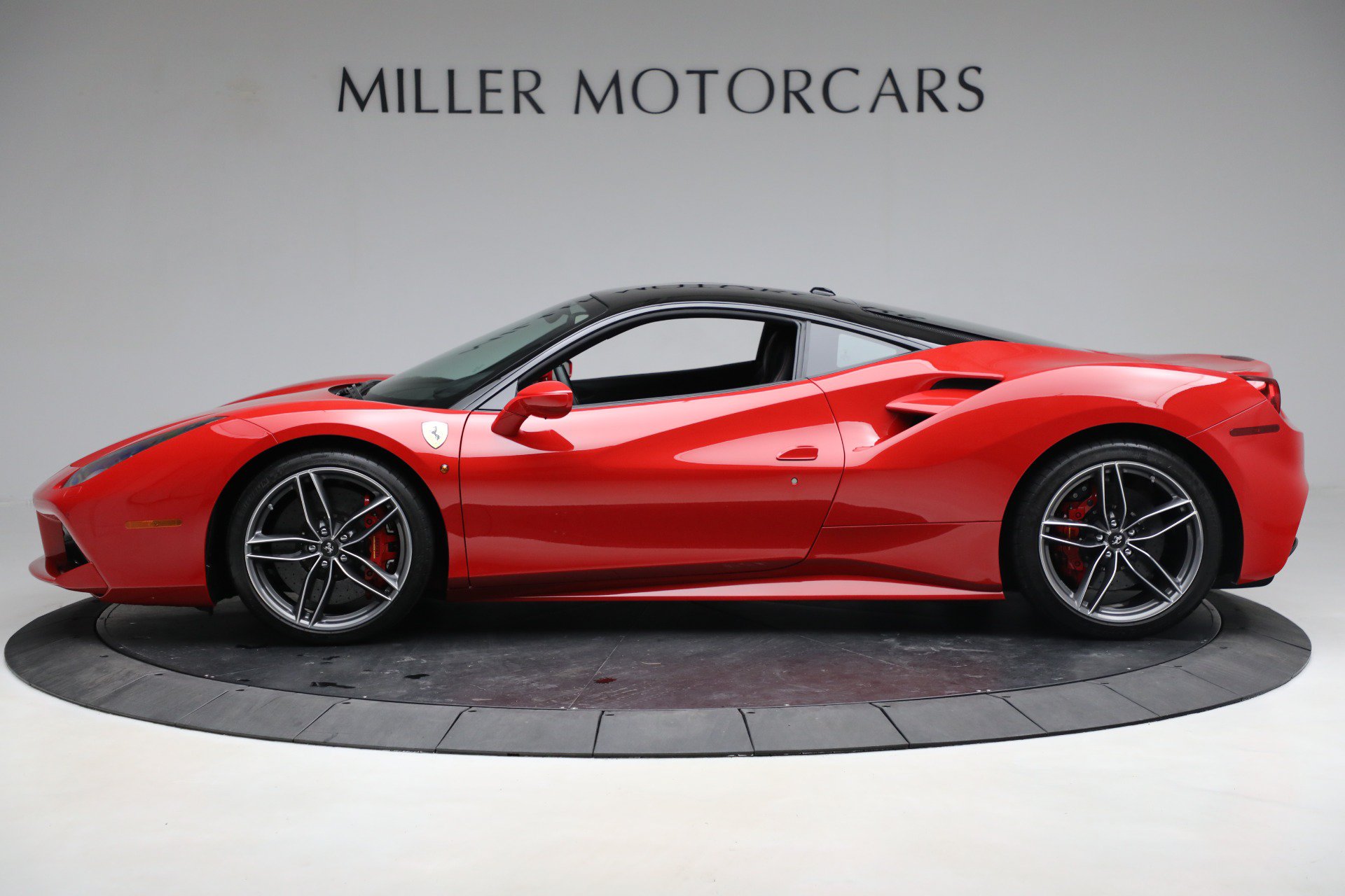 Certified 2018 Ferrari 488 GTB RWD image 3