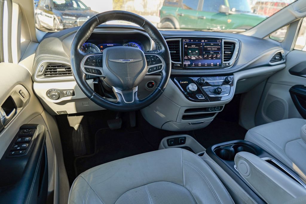 Used 2021 Chrysler Pacifica Touring-L image 31