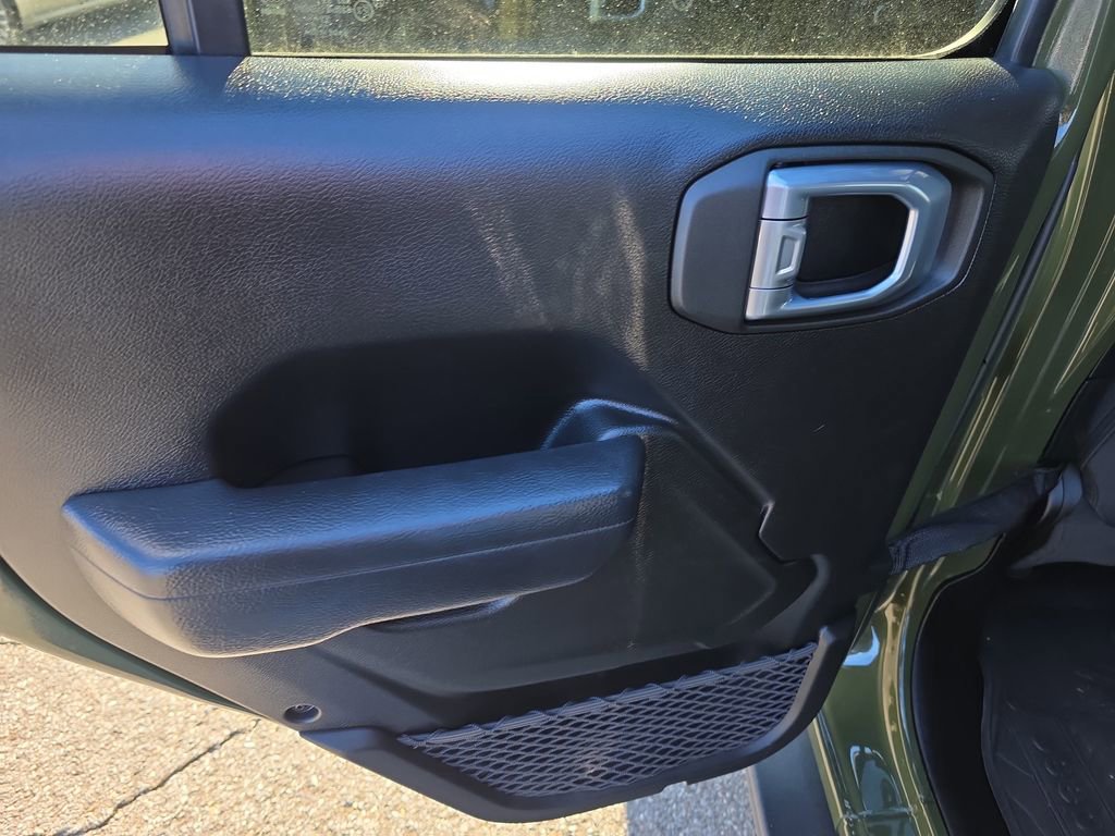 Used 2023 Jeep Wrangler Willys image 17