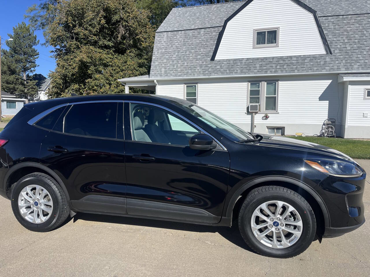 Used 2021 Ford Escape SE w/ Convenience Package image 4