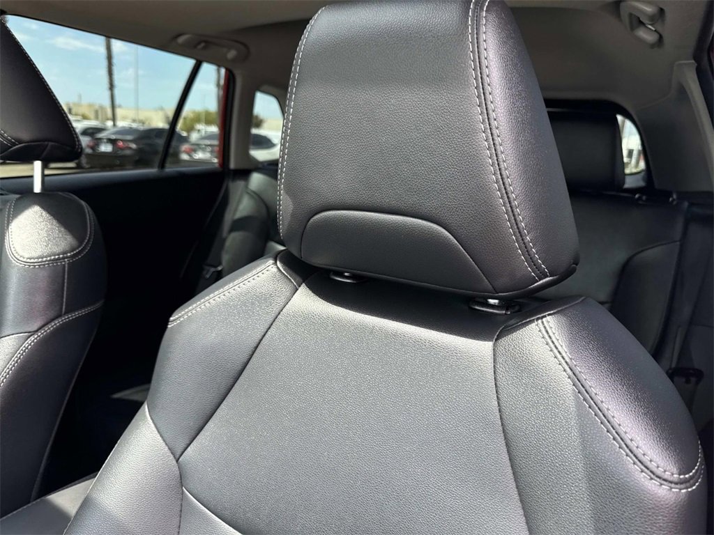 Used 2022 Toyota Corolla Cross XLE image 12