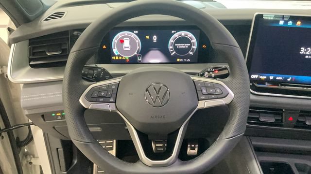 New 2026 Volkswagen Tiguan SE R-Line AWD/4WD image 16
