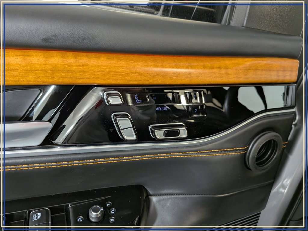 Used 2023 Jeep Grand Wagoneer Series III AWD/4WD image 20