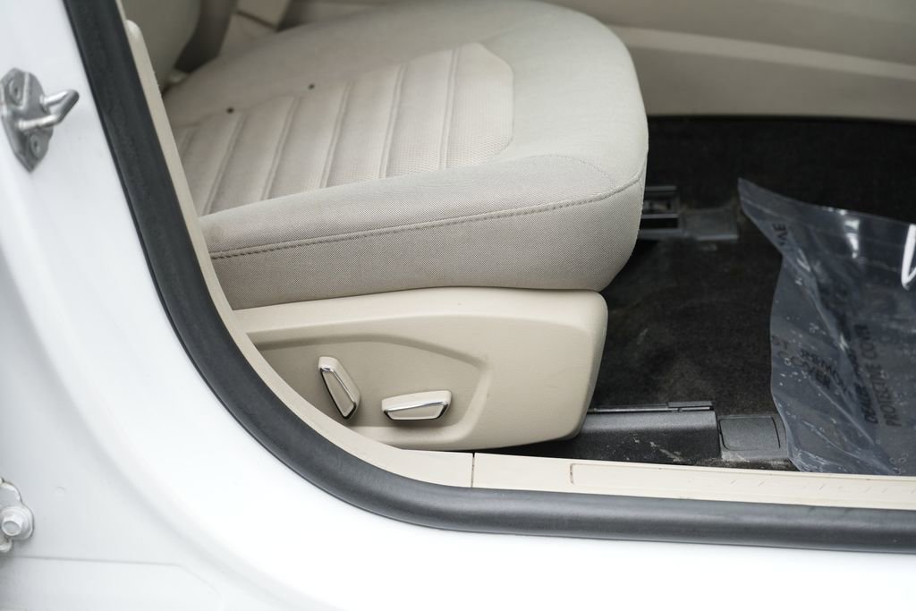 Used 2018 Ford Fusion SE FWD image 32