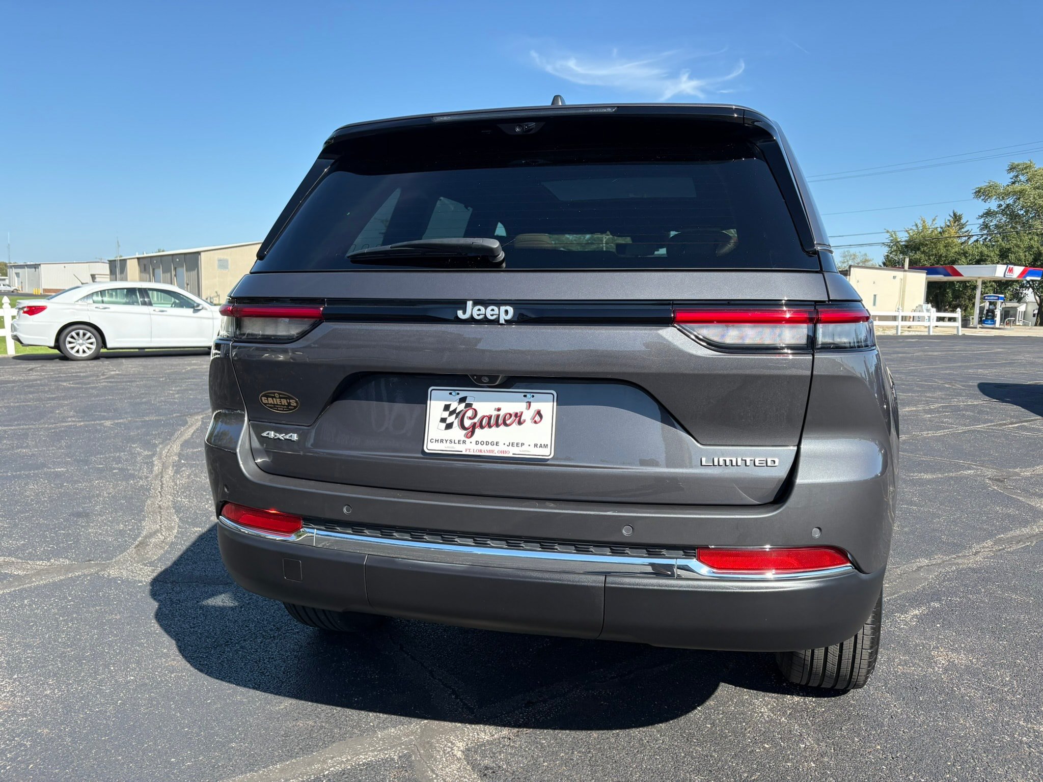Used 2025 Jeep Grand Cherokee Limited w/ Luxury Tech Group II AWD/4WD image 11