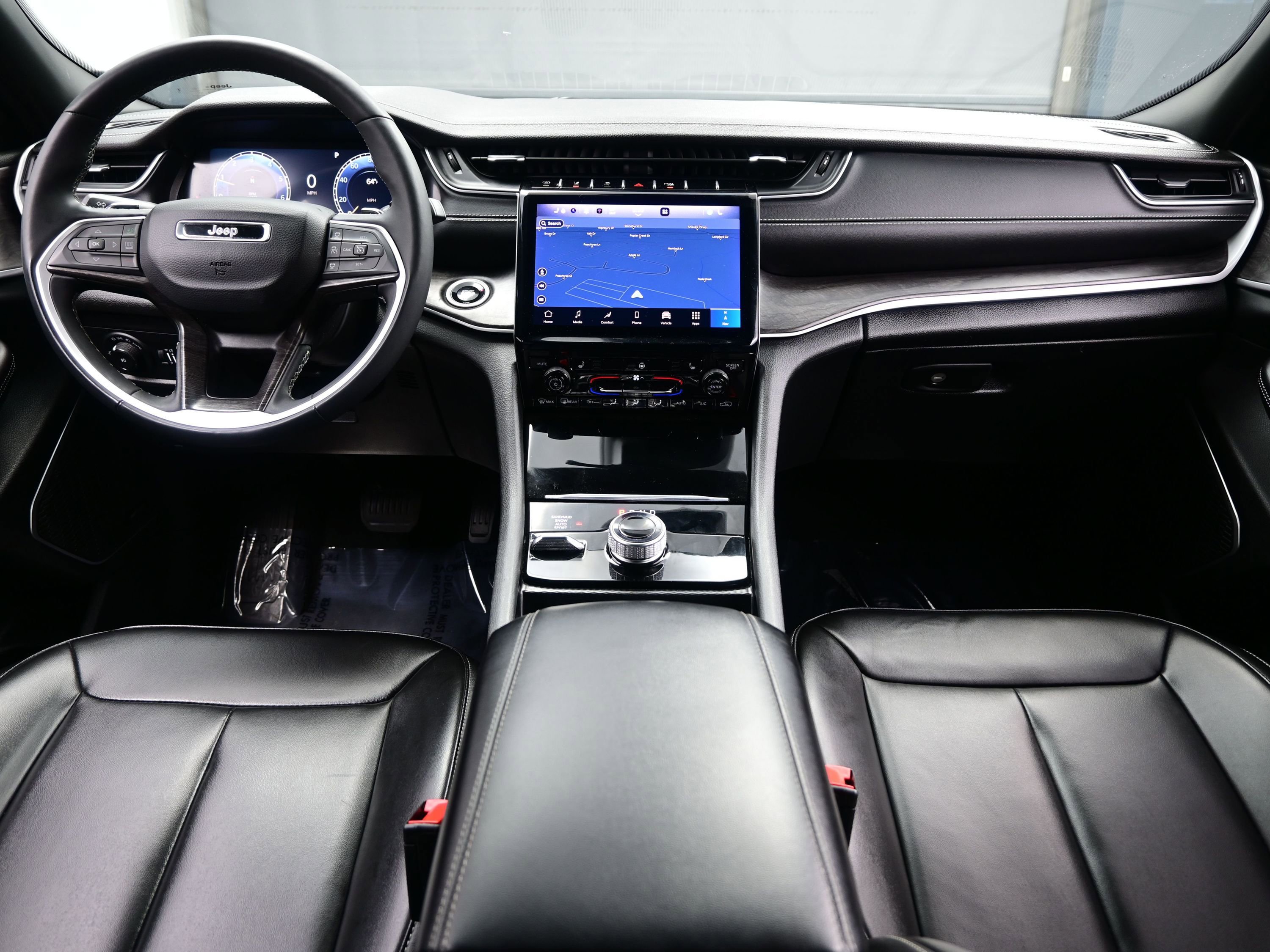 Used 2025 Jeep Grand Cherokee L Limited w/ Black Appearance Package image 18