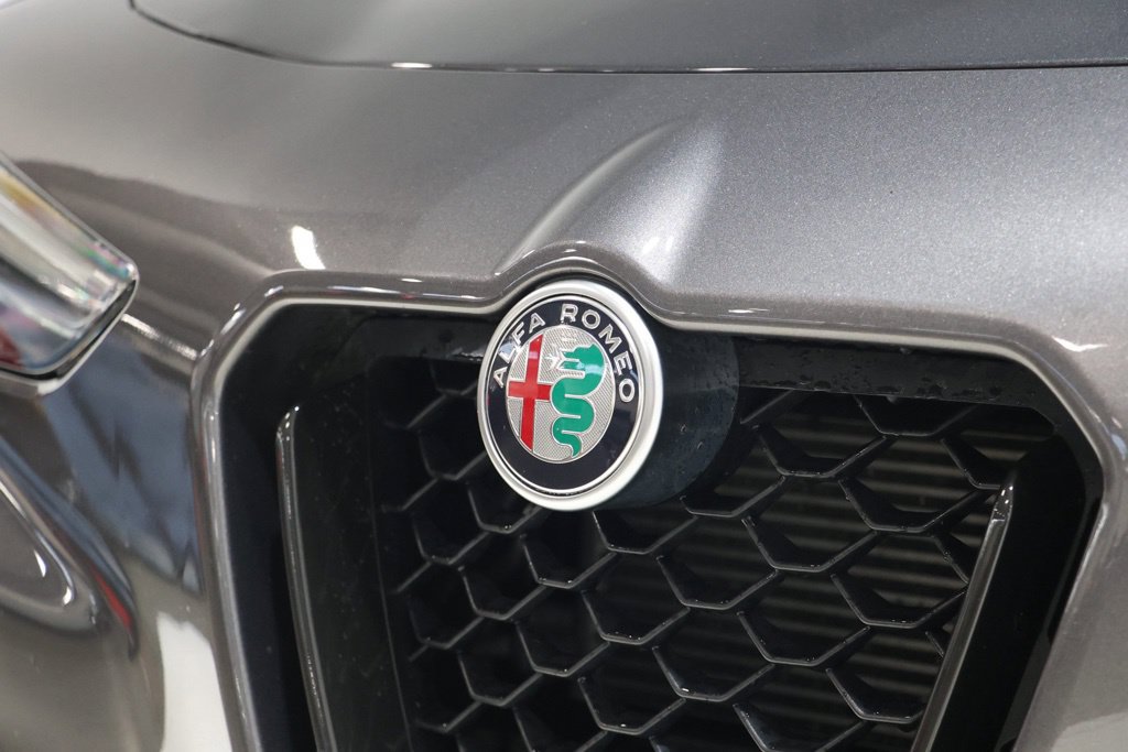 Used 2023 Alfa Romeo Stelvio Veloce AWD/4WD image 12