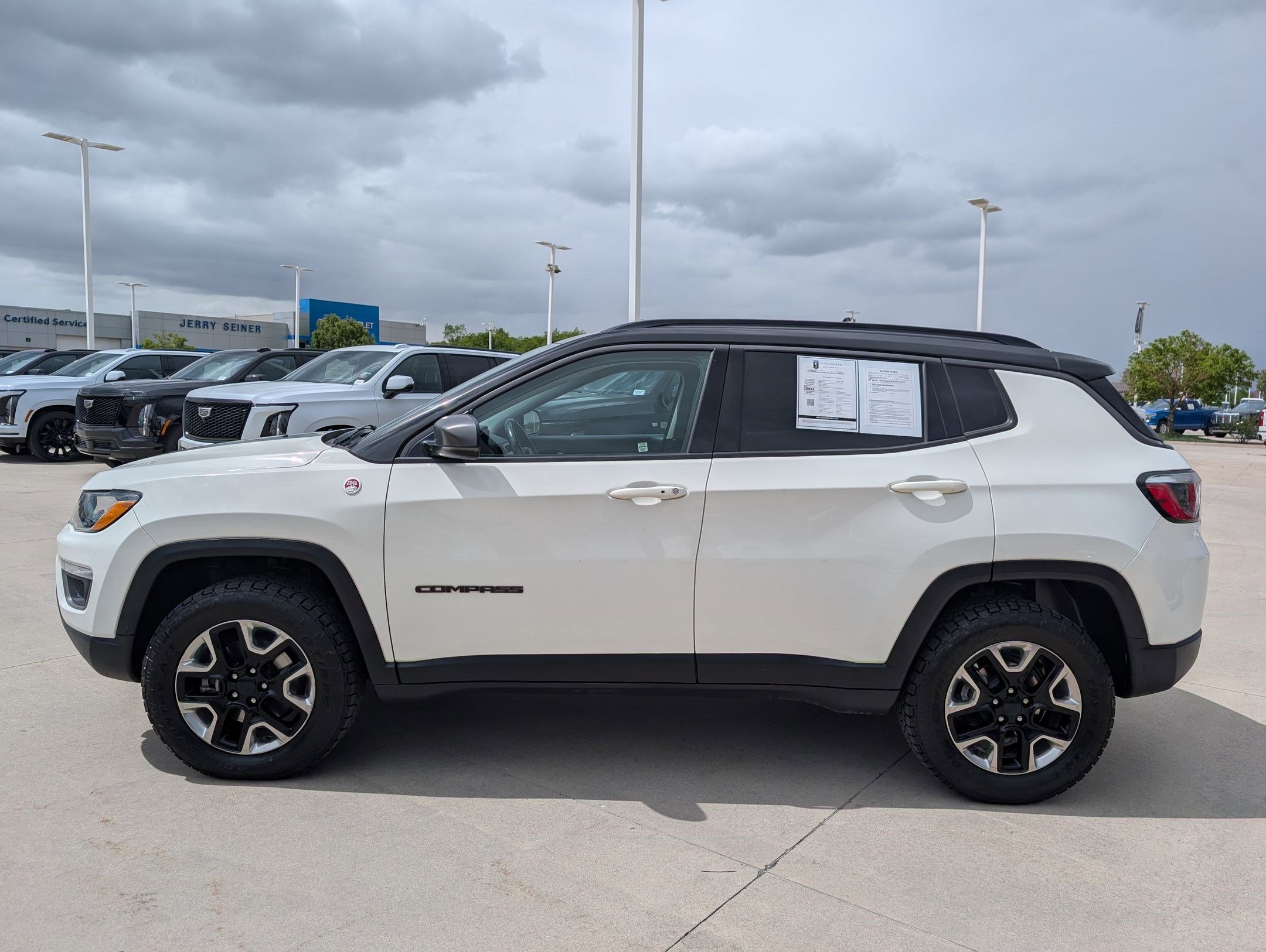 Used 2017 Jeep Compass Trailhawk w/ Cold Weather Group AWD/4WD image 2