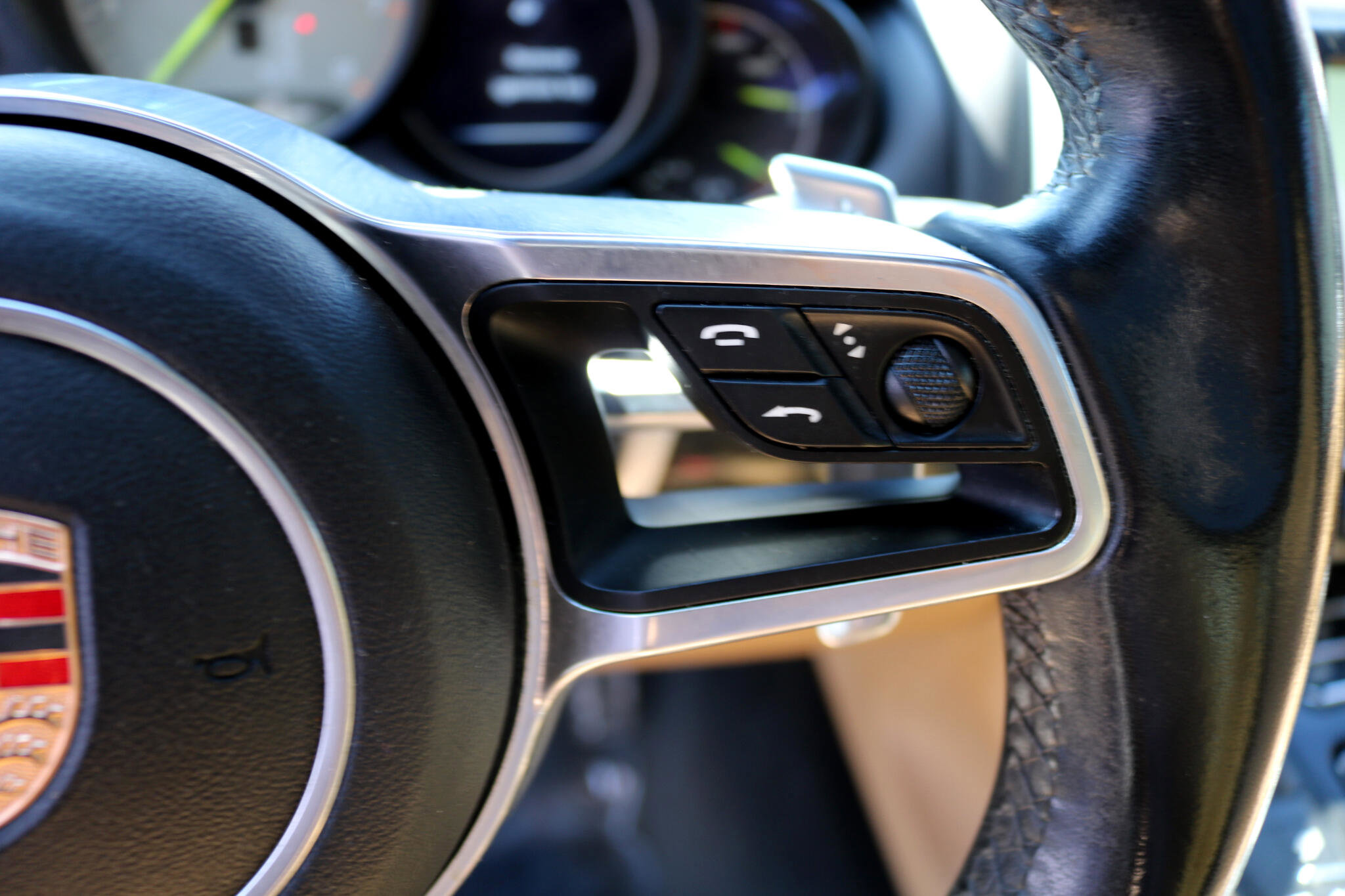 Used 2015 Porsche Cayenne S w/ Premium Package image 22